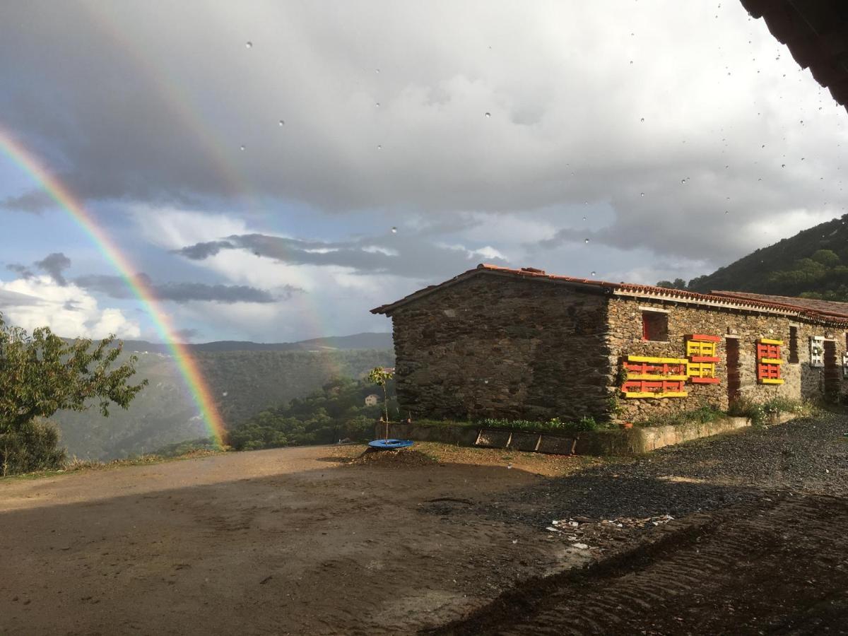 Mosteirinho Negreda Esterno foto