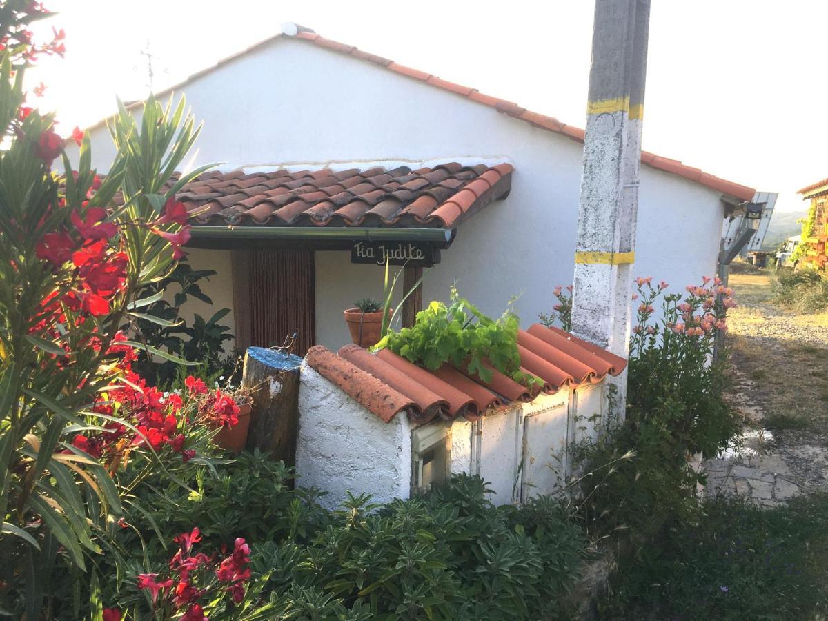 Mosteirinho Negreda Esterno foto